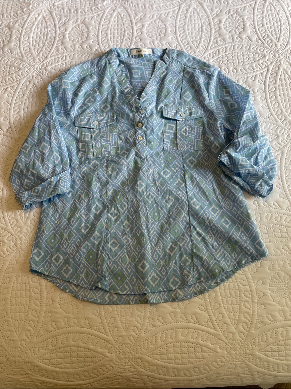 Eden & Olivia Light Blue Geometric V-Neck Tunic with Green Accents - Picture 4 of 14